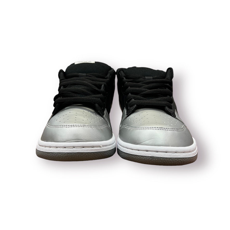 Siësta Voorbijgaand Betrokken Nike SB Dunk Low Supreme Jewel Swoosh Silver Used 10 – Get In Where You Fit  In
